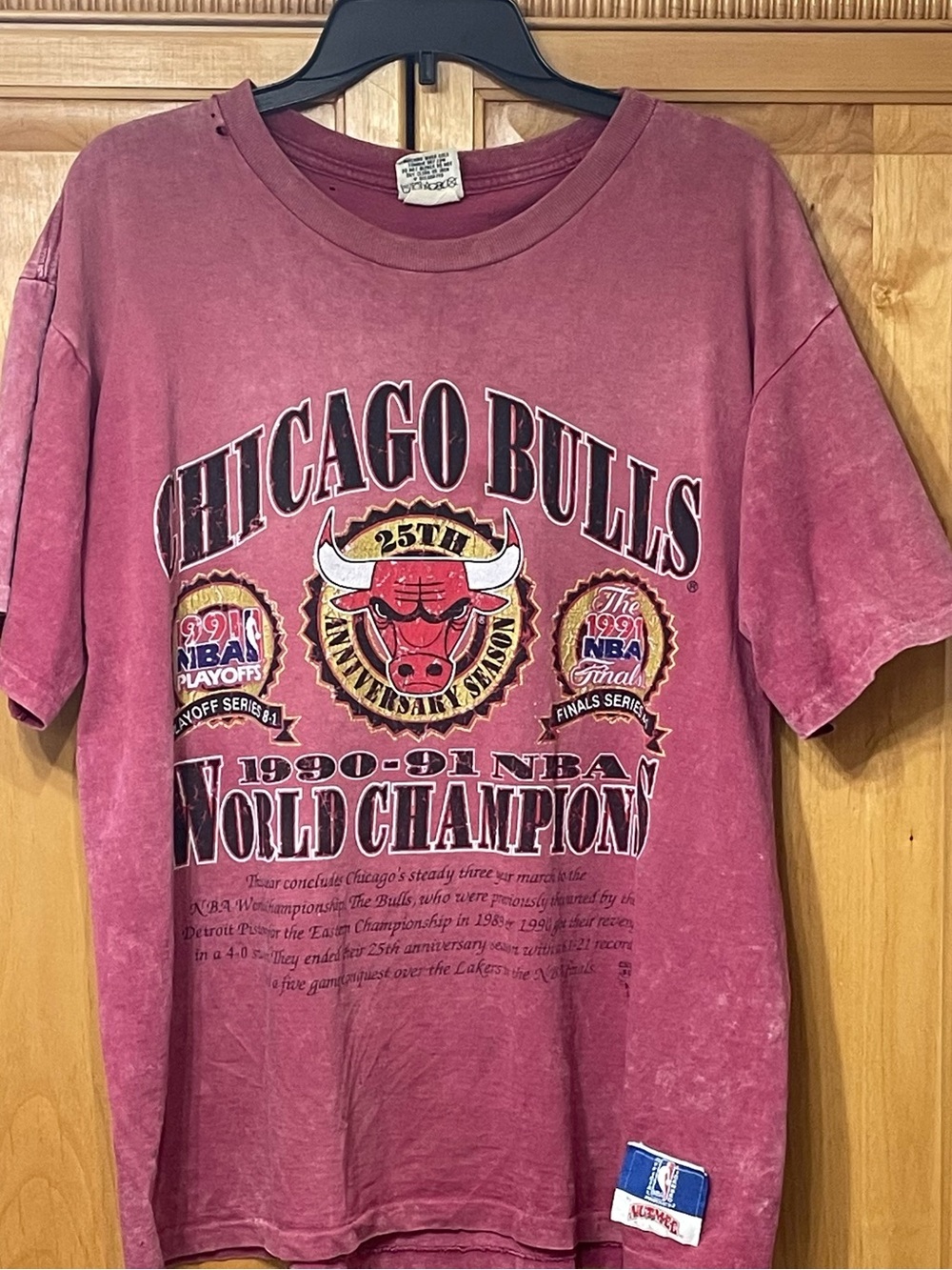 Vintage Chicago Bulls 1990-91 World Champions Men’s Graphic Tee - Faded Red
